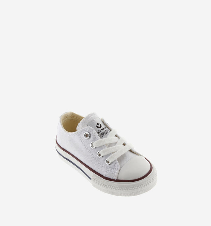 Λευκά (Blanco) παιδικά sneakers Victoria με λευκή σόλα, κορδόνια και λαστιχένια μύτη, ιδανικά για καθημερινή χρήση. Λευκά άσπρα σταράκια για αγόρι για κορίτσι ιδανικά για βόλτα γάμο βάπτιση