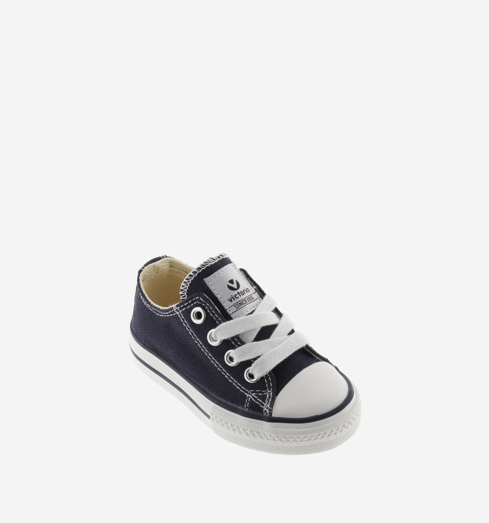 Ναυτικά μπλε (Marino) παιδικά sneakers Victoria με λευκή σόλα, λαστιχένια μύτη και λευκά κορδόνια, ιδανικά για καθημερινή χρήση. Σταράκια για αγόρι κορίτσι μπλε χρώμα ιδανικά για βόλτα γάμο βάπτιση έξοδο