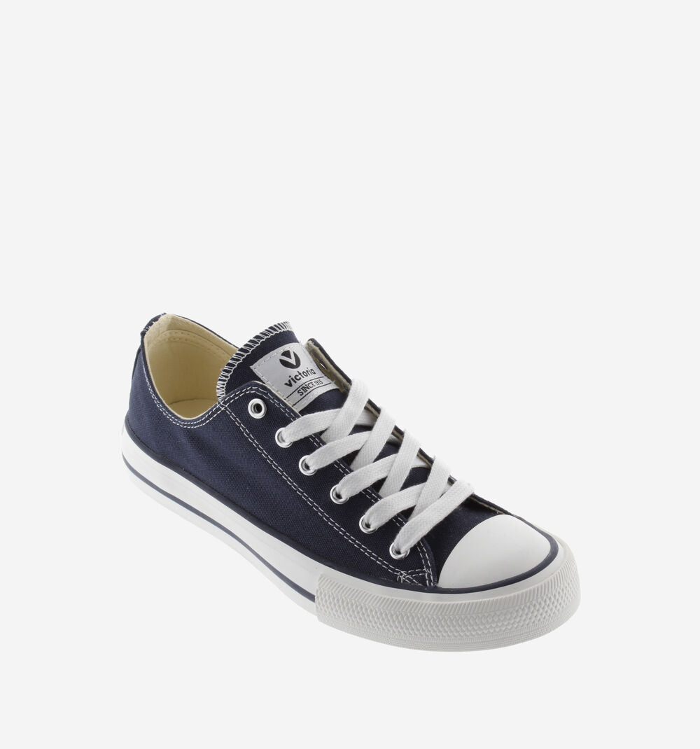 Ναυτικά μπλε (Marino) παιδικά sneakers Victoria με λευκή σόλα, λαστιχένια μύτη και λευκά κορδόνια, ιδανικά για καθημερινή χρήση. Σταράκια για αγόρι κορίτσι μπλε χρώμα ιδανικά για βόλτα γάμο βάπτιση έξοδο