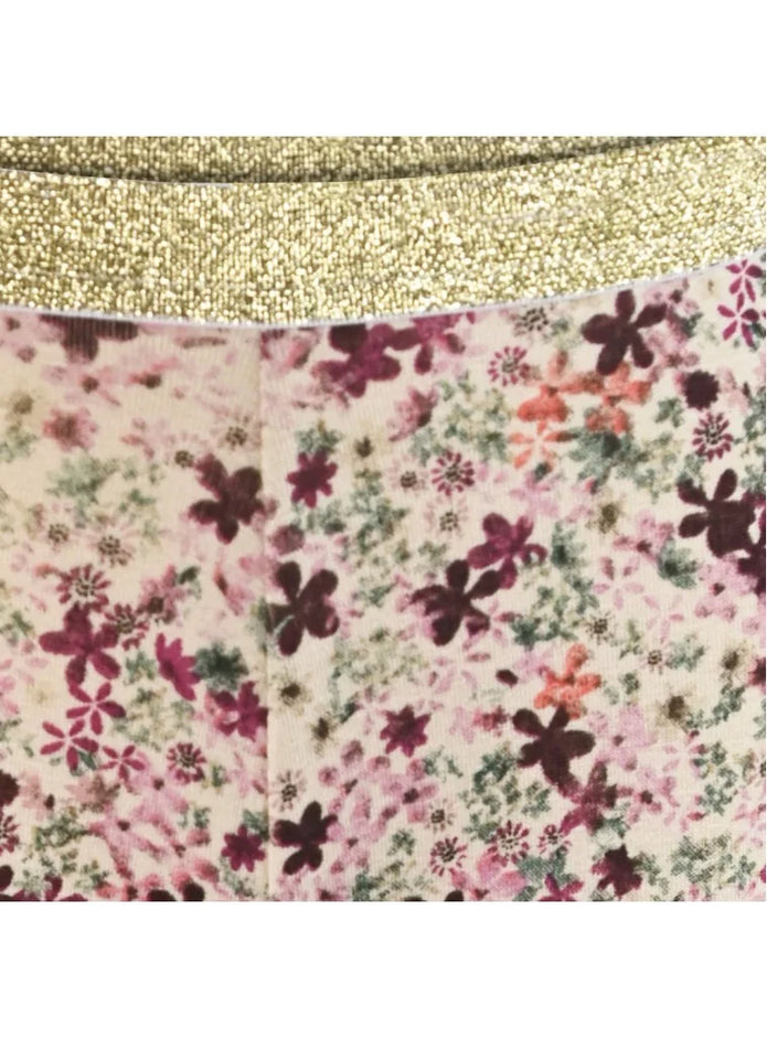 Παιδικό floral κολάν με πολύχρωμο σχέδιο λουλουδιών και ελαστική χρυσή ζώνη στη μέση. Κατασκευασμένο από απαλό ύφασμα, ιδανικό για άνετες και στυλάτες εμφανίσεις.