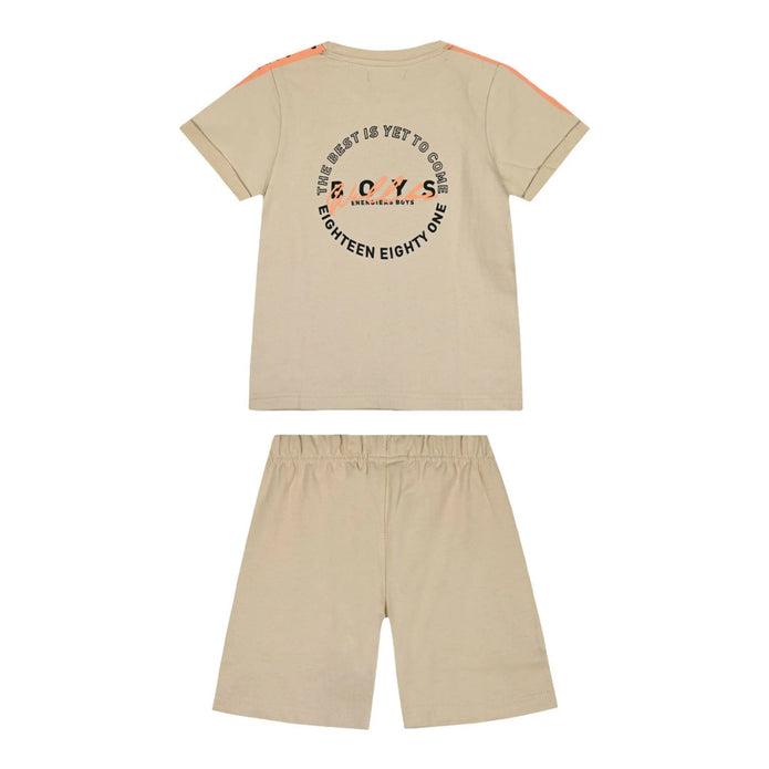 Πίσω όψη παιδικού σετ με μπεζ T-shirt και σορτσάκι σε αντίστοιχη απόχρωση