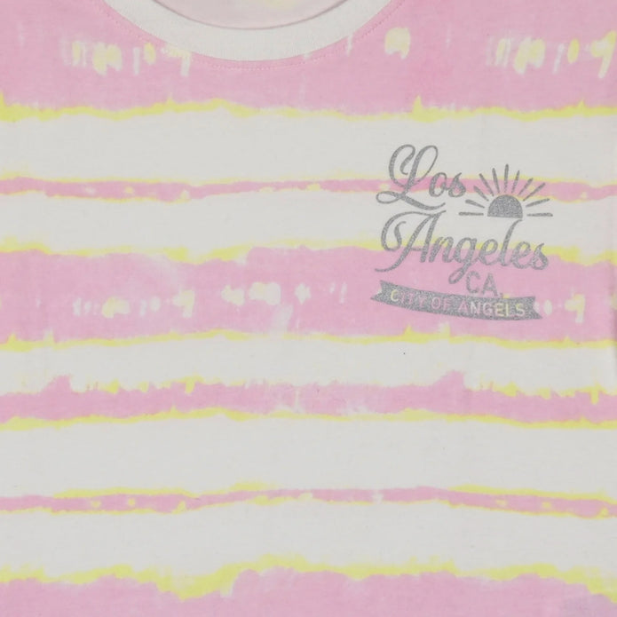 Σετ παιδικό κοριτσίστικο με ριγέ μπλουζάκι σε ροζ και κίτρινο χρώμα και σορτσάκι με αντίστοιχο μοτίβο. Το μπλουζάκι έχει διακριτική στάμπα με την επιγραφή