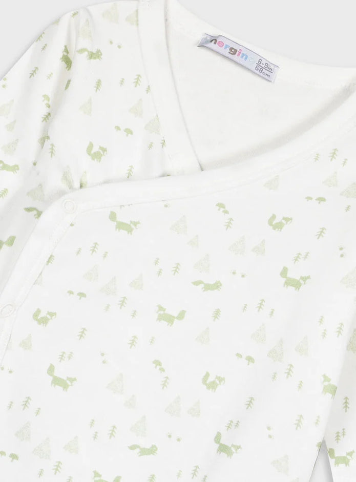 Βρεφικό φορμάκι Energiers σε σκονισμένο πράσινο με ζωάκια – λεπτομέρεια επάνω μέρους

Βρεφικό φορμάκι Energiers σε σκονισμένο πράσινο – λεπτομέρεια σχεδίων

Πίσω όψη σετ 2 τεμαχίων βρεφικών φορμάκων Energiers – πράσινο & λευκό

Σετ 2 βρεφικά φορμάκια Energiers σκονισμένο πράσινο – μπροστινή όψη