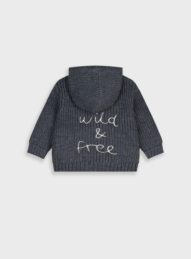 πίσω όψη πλεκτής ζακέτας Energiers με κέντημα Wild & Free