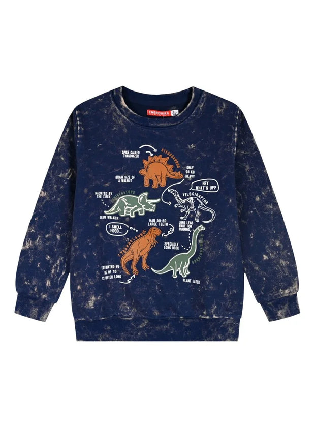 Μπλε μπλούζα φούτερ με γραφικό σχέδιο δεινοσαύρων και εκπαιδευτικές πληροφορίες για διάφορα είδη, όπως Stegosaurus, Triceratops, T-Rex και Brachiosaurus. Το ύφασμα έχει ξεβαμμένο σχέδιο για μοντέρνα εμφάνιση και διαθέτει λάστιχο στις μανσέτες και στο τελείωμα. Ιδανική για μικρούς λάτρεις των δεινοσαύρων για αγόρι 
