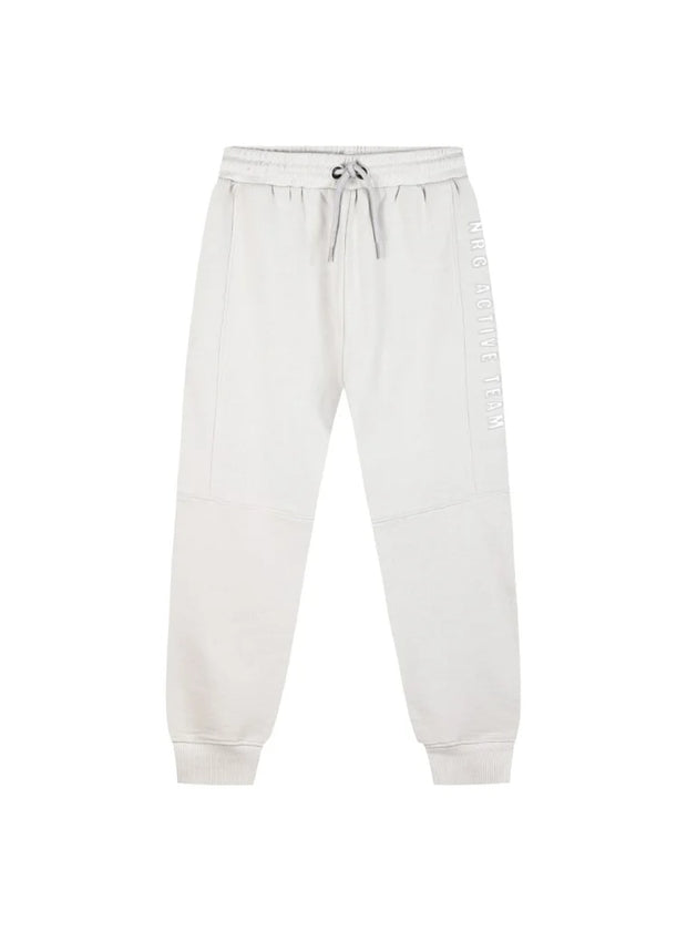 Παιδικό παντελόνι φόρμας σε λευκό χρώμα με κορδόνι στη μέση και τύπωμα 'NRG Active Team' στο πλάι, ιδανικό για casual και αθλητικές εμφανίσεις.