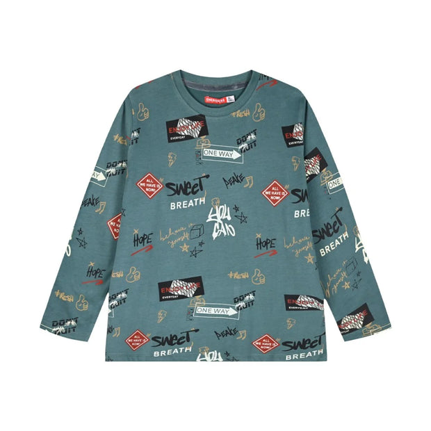 Μακρυμάνικη μπλούζα σε πράσινη απόχρωση, διακοσμημένη με μοντέρνα γραφικά και λέξεις, όπως "Sweet Breath", "One Way", "Hope", και "All We Have Is Now". Το ύφασμα είναι casual και άνετο, ιδανικό για καθημερινή χρήση και για αγόρια που αγαπούν το streetwear στιλ για αγόρι 