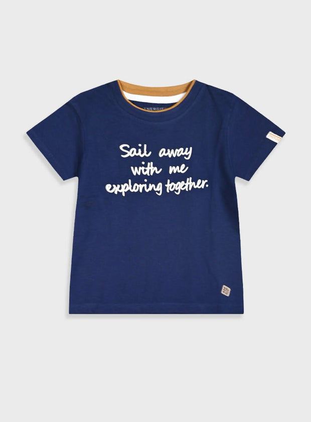 Πλήρης μπροστινή όψη της παιδικής μπλούζας Energiers με λευκό καλοκαιρινό μήνυμα