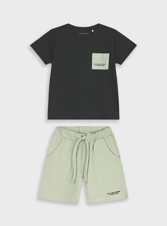 παιδικό σετ Energiers μαύρη μπλούζα με τσέπη και μπεζ σορτσάκι

παιδική μπλούζα μαύρη με τύπωμα Good things happen Energiers

παιδικό μπεζ σορτσάκι με κορδόνι και λάστιχο Energiers