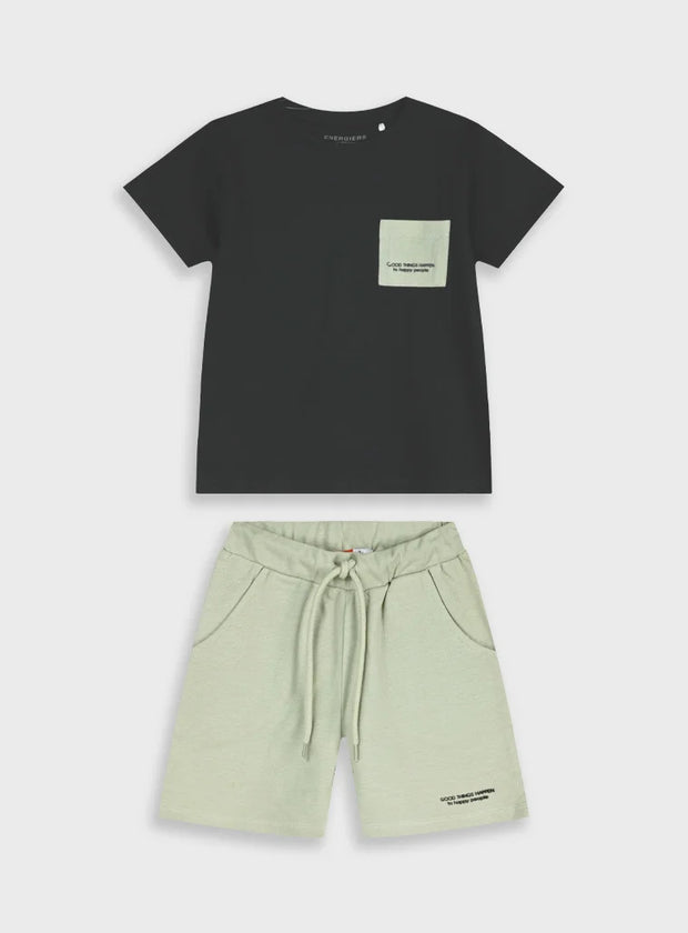 παιδικό σετ Energiers μαύρη μπλούζα με τσέπη και μπεζ σορτσάκι

παιδική μπλούζα μαύρη με τύπωμα Good things happen Energiers

παιδικό μπεζ σορτσάκι με κορδόνι και λάστιχο Energiers