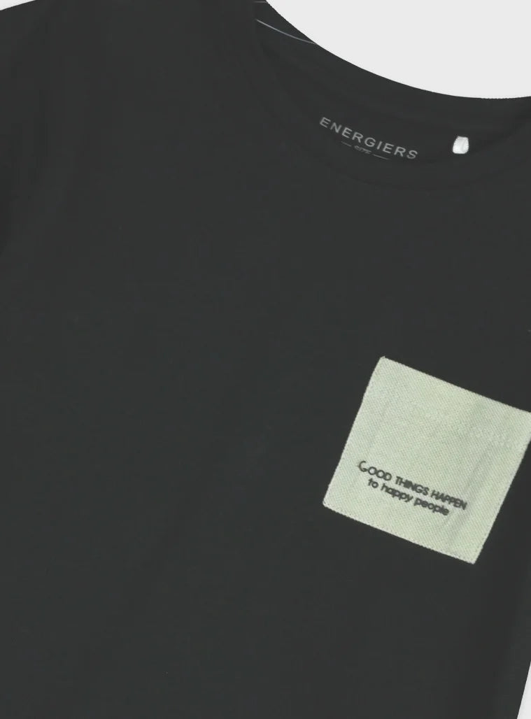 παιδικό σετ Energiers μαύρη μπλούζα με τσέπη και μπεζ σορτσάκι

παιδική μπλούζα μαύρη με τύπωμα Good things happen Energiers

παιδικό μπεζ σορτσάκι με κορδόνι και λάστιχο Energiers