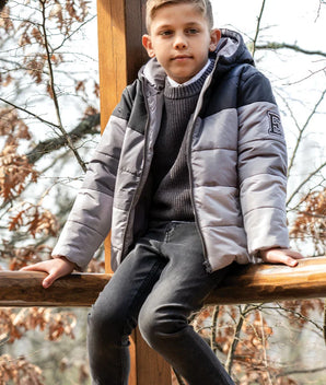 Αγόρι φορά παιδικό τζιν Energiers ανθρακί με μπουφάν