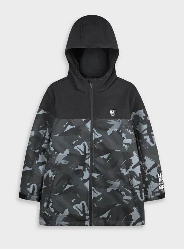 Αγόρι φοράει παιδικό μπουφάν Energiers με κουκούλα και γκρι καμουφλάζ.