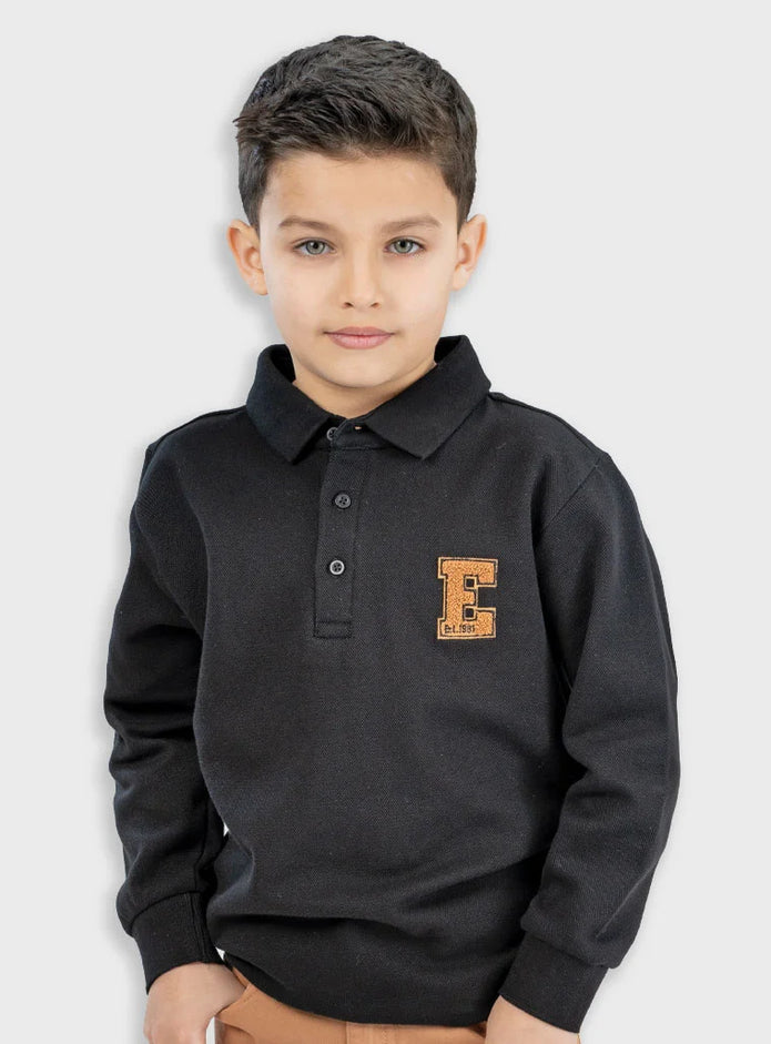 Αγόρι φοράει μαύρο μακρυμάνικο polo Energiers με στάμπα 