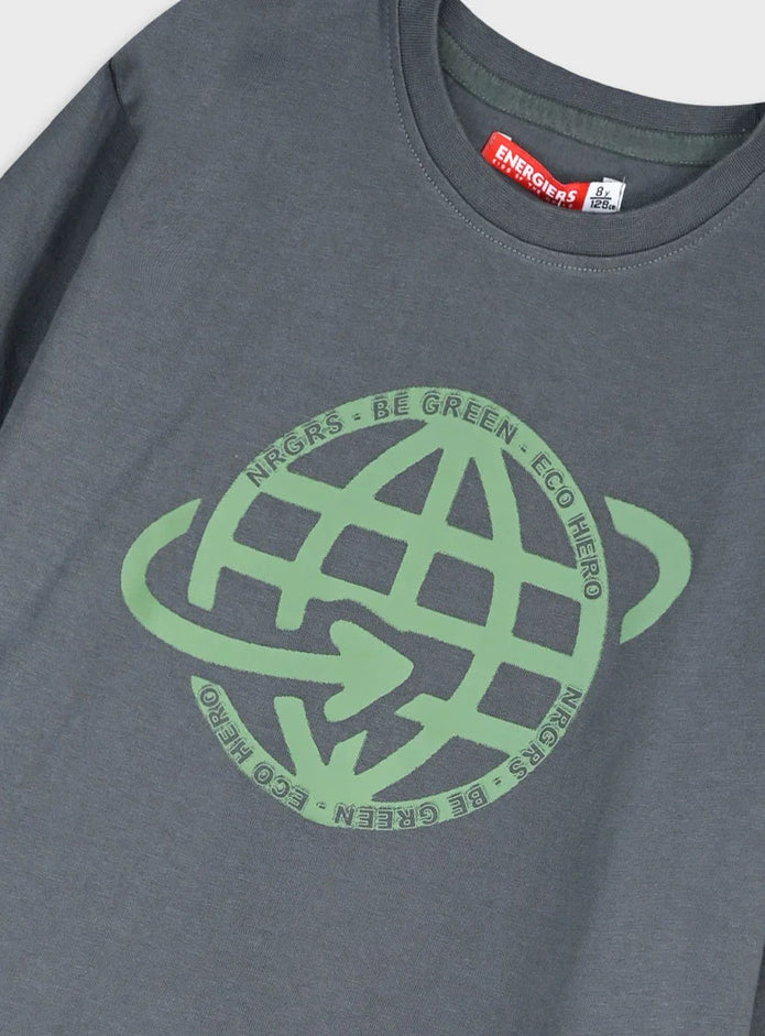 Λεπτομέρεια από το σχέδιο παιδικής γκρι μπλούζας Energiers με στάμπα Be Green.