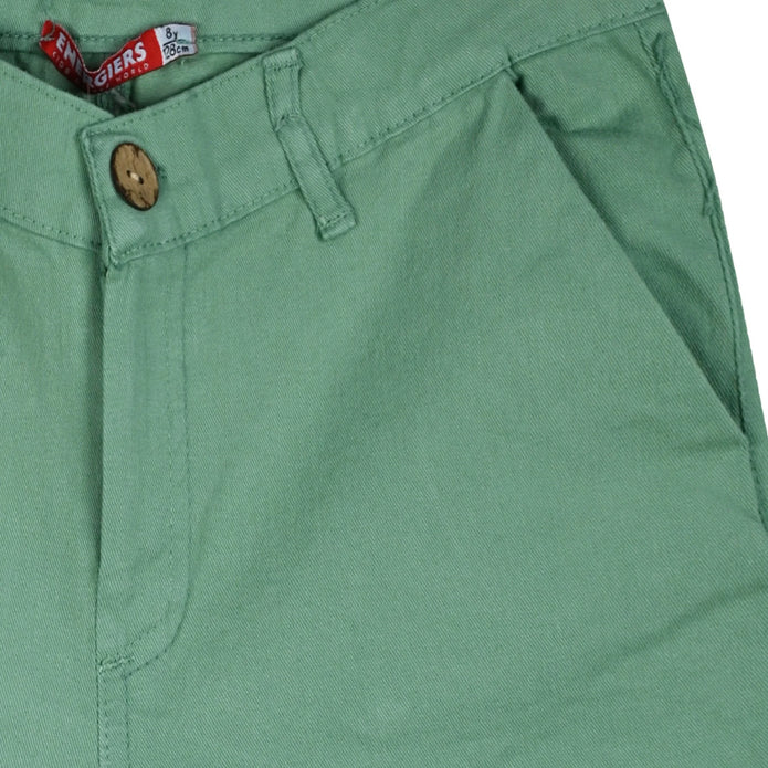 Παιδική βερμούδα chino, διαθέσιμη σε μπλε και πράσινο χρώμα, με κουμπί και τσέπες, ιδανική για κομψές και άνετες καλοκαιρινές εμφανίσεις για αγόρι 
