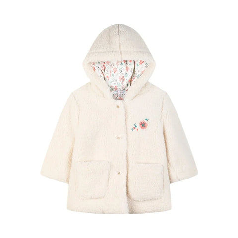 Λευκό βρεφικό μπουφάν παλτό  για κορίτσι με κουκούλα από απαλό ύφασμα, λουλουδάτο κεντητό σχέδιο στο στήθος και επένδυση με φλοράλ μοτίβο. Διαθέτει δύο μπροστινές τσέπες και κουμπιά για εύκολο κλείσιμο, ιδανικό για ζεστασιά και στυλ