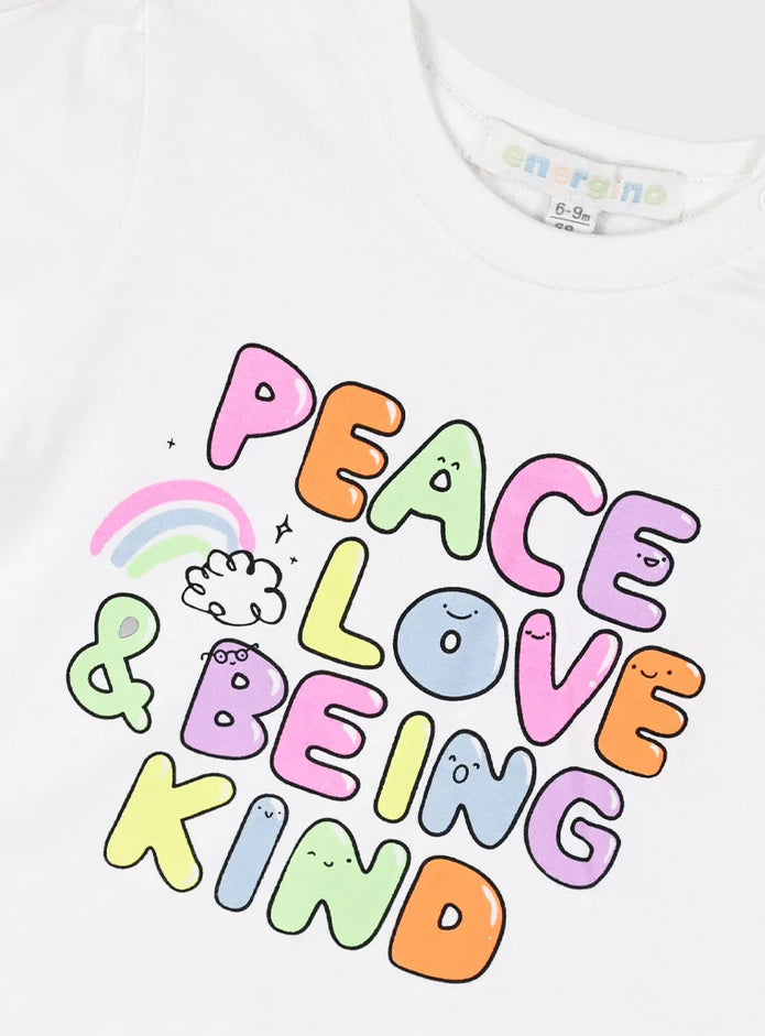 Energiers βρεφικό μπλουζάκι με στάμπα Peace Love & Being Kind - λεπτομέρεια

Energiers βρεφικό σετ με μπλουζάκι και ροζ σαλοπέτα - πίσω όψη

Energiers βρεφικό σετ με λευκό μπλουζάκι και ροζ σαλοπέτα - μπροστινή όψη

Energiers βρεφικό σετ με ροζ σαλοπέτα και Peace Love στάμπα φορεμένο σε κοριτσάκι