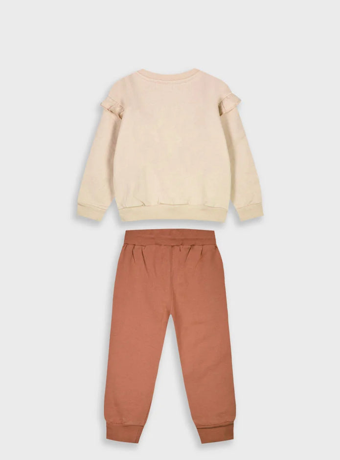 Πίσω όψη παιδικού σετ φόρμας Energiers με μπεζ μπλούζα και σαπιοκάραμελ παντελόνι.