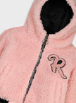 Παιδικό shearling μπουφάν Energiers με κουκούλα και στρας γράμμα R σε ροζ χρώμα