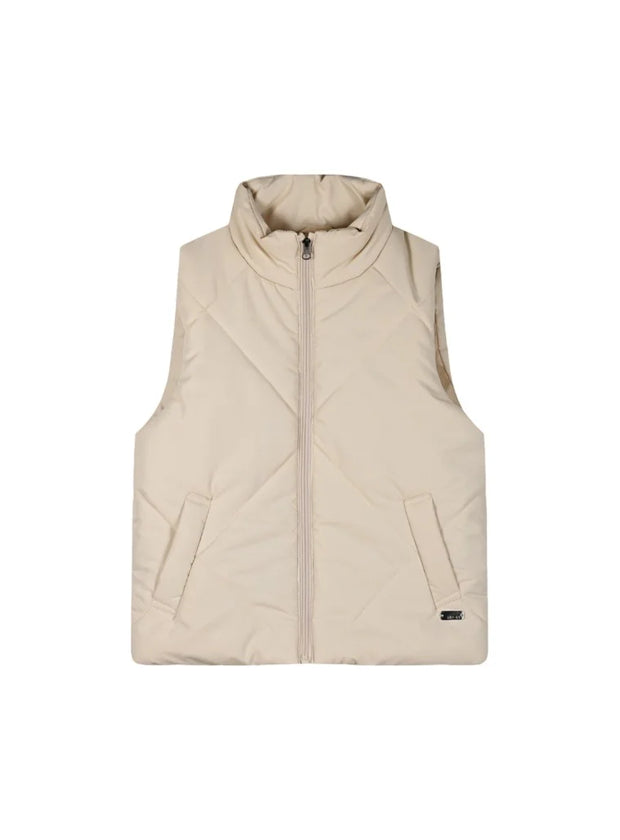 Παιδικό μπουφάν γιλέκο σε μπεζ χρώμα με φερμουάρ μπροστά και πλαϊνές τσέπες, ιδανικό για κομψές casual εμφανίσεις.