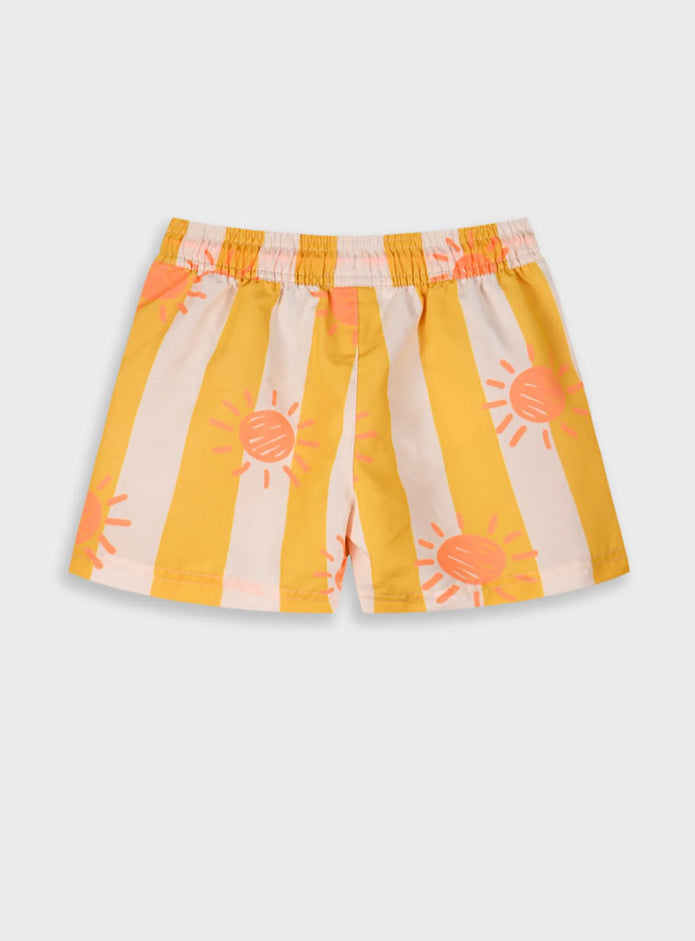 Παιδικό μαγιό σορτσάκι Energiers με κάθετες ρίγες σε κίτρινο και λευκό και σχέδιο ροζ ήλιο με κορδόνι στη μέση.