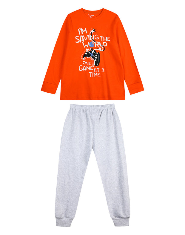 Παιδικές πιτζάμες για αγόρια με πορτοκαλί μπλούζα και τύπωμα 'I'm saving the world one game at a time' και γκρι παντελόνι.