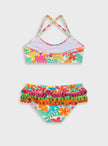 Crop top του παιδικού μαγιό μπικίνι Swimmy με πομ πομ και τροπικό μοτίβο

Πίσω όψη του σετ μαγιό μπικίνι Swimmy με χιαστί τιράντες και floral σλιπ

Παιδικό μαγιό μπικίνι Swimmy με πομ πομ και έντονα χρώματα

Κορίτσι φοράει το παιδικό μαγιό μπικίνι Swimmy στην παραλία