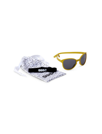 Παιδικά γυαλιά ηλίου σε κίτρινο χρώμα με ελαφρύ και εύκαμπτο σκελετό, ιδανικά για άνεση και προστασία από τον ήλιο.