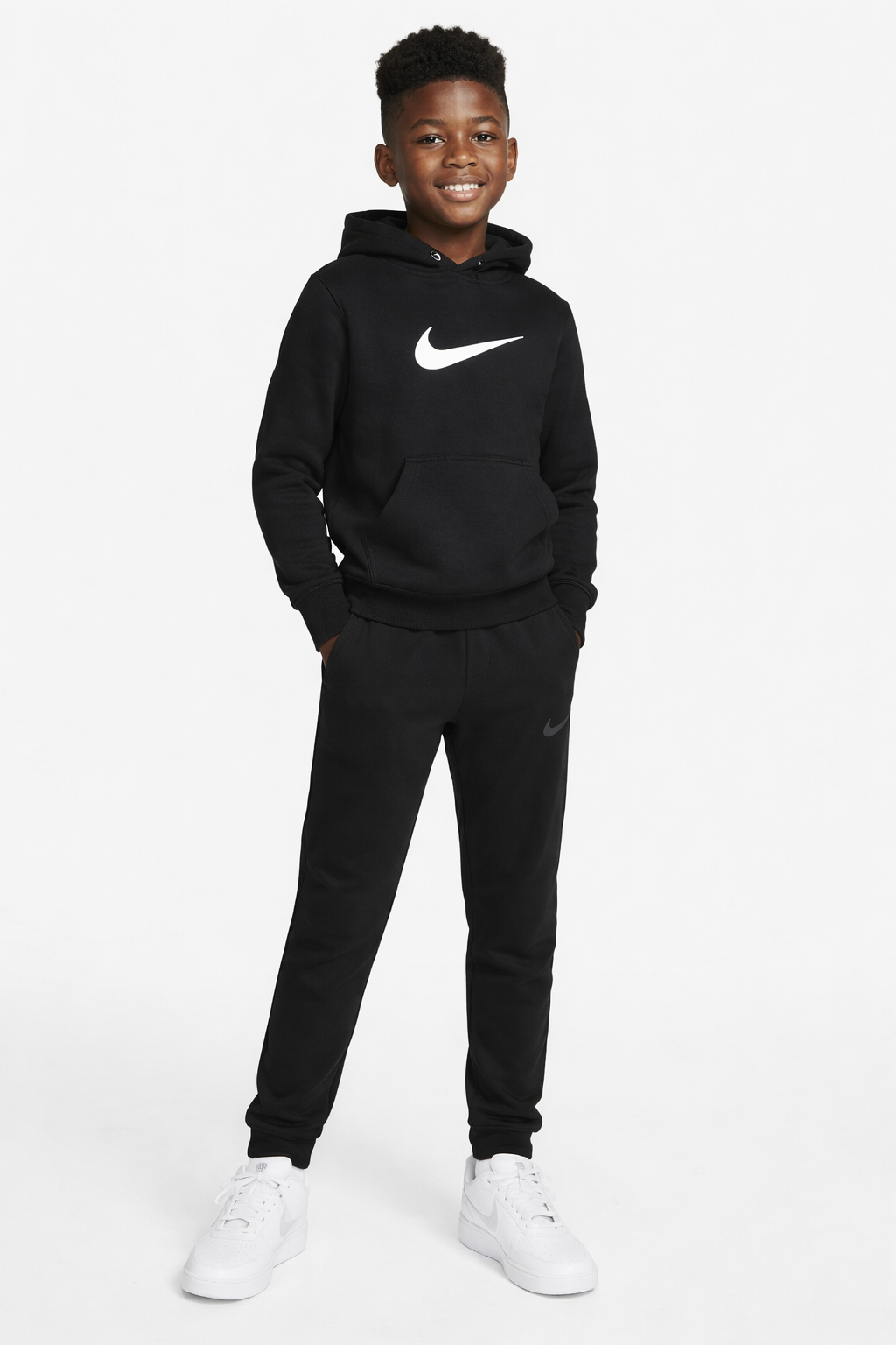 Nike παιδικό παντελόνι φόρμας μαύρο με λάστιχο στο τελείωμα και πίσω τσέπη με φερμουάρ