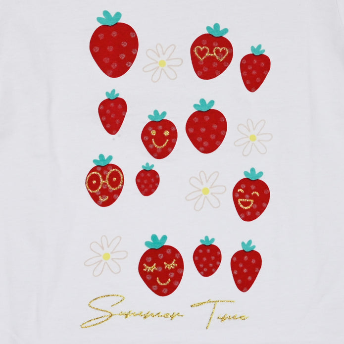 Λευκό παιδικό T-shirt με κόκκινα σχέδια από φράουλες και μικρά λουλούδια μαργαρίτας.
