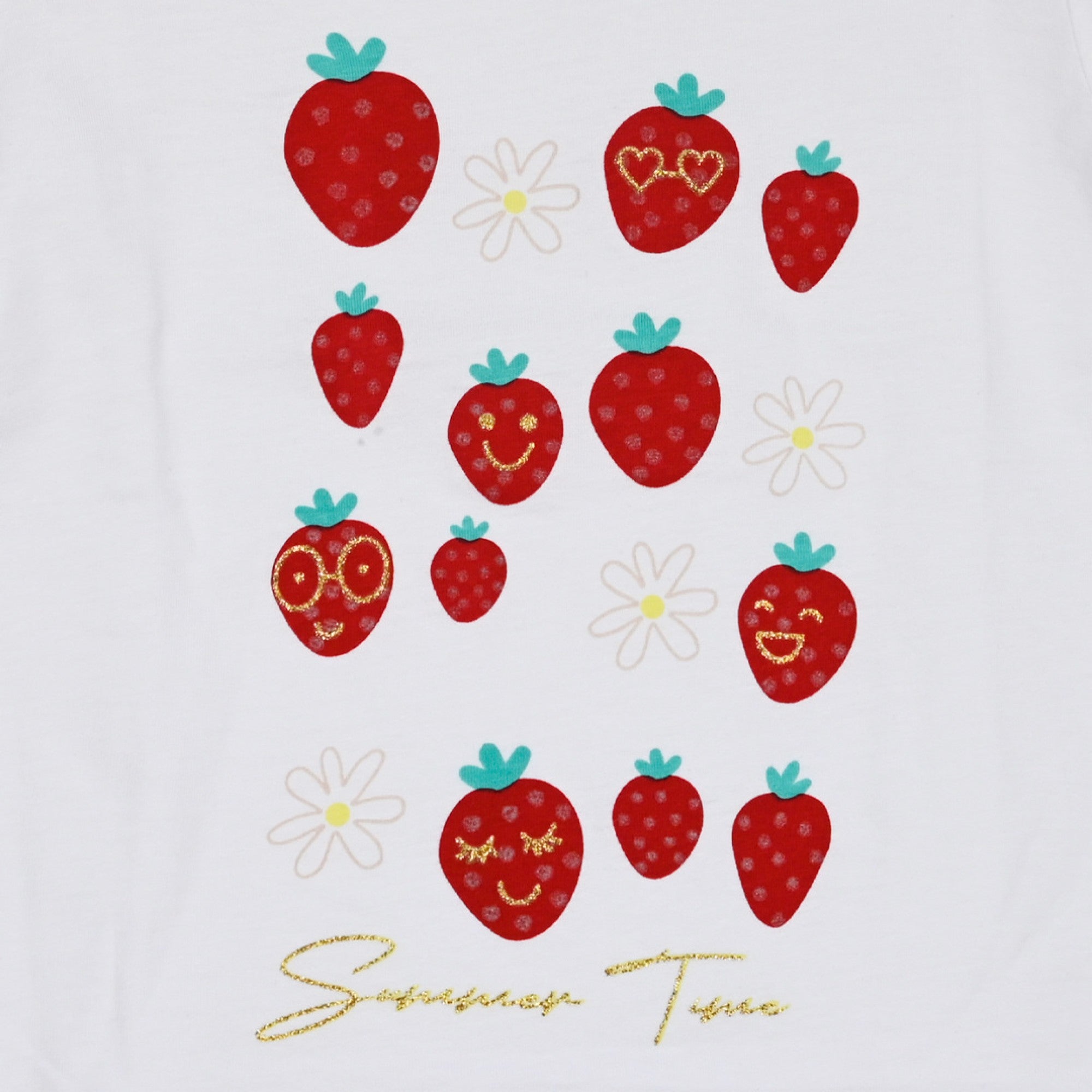Λευκό παιδικό T-shirt με κόκκινα σχέδια από φράουλες και μικρά λουλούδια μαργαρίτας.