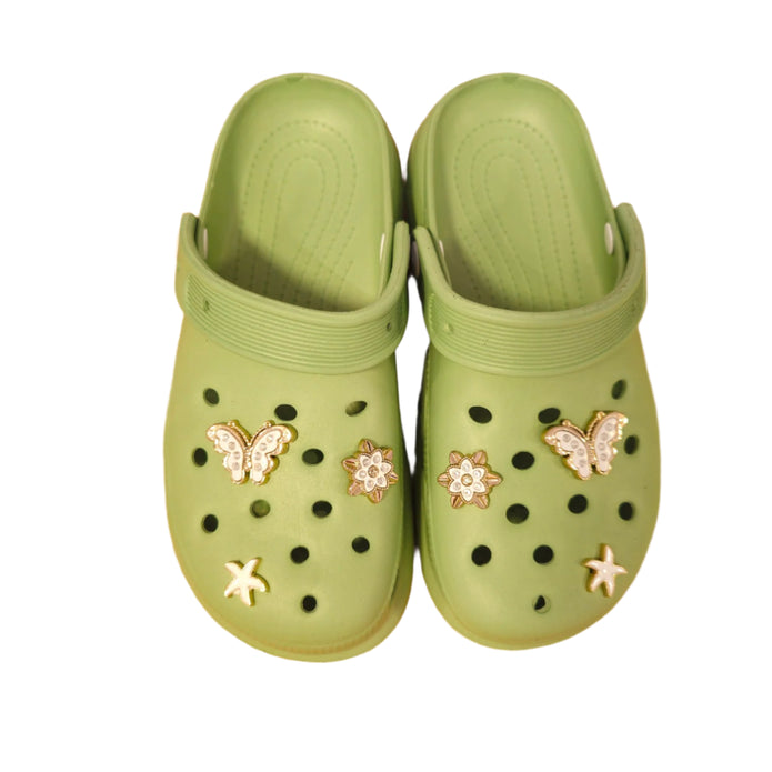 Παιδικές μέντα παντόφλες Twingo με διακοσμητικά charms και λουράκι στη φτέρνα crocs
