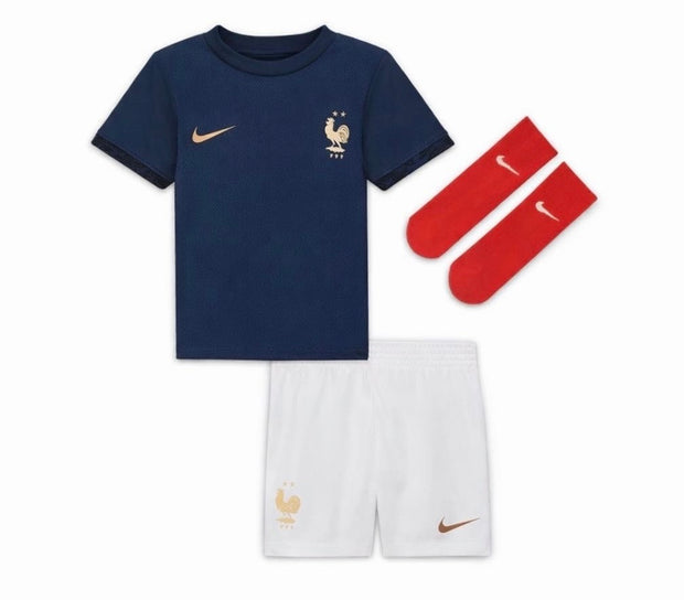 Nike παιδικό σετ ποδοσφαίρου Γαλλίας DN0903-410 με μπλε μπλούζα, λευκό σορτσάκι και κόκκινες κάλτσες
