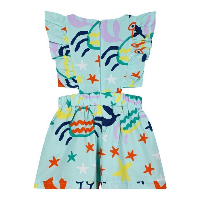 Κοριτσίστικη καλοκαιρινή φόρμα σε γαλάζιο χρώμα με πολύχρωμο μοτίβο θαλάσσιων στοιχείων, όπως αστερίες και καβουράκια. Διαθέτει φαρδιά τιράντα με βολάν, ανοίγματα στη μέση και φιόγκο στη μέση. Ιδανική για δροσερές καλοκαιρινές εμφανίσεις ολόσωμη φόρμα για κορίτσι 