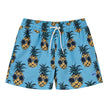 Ανδρικό μαγιό σορτς σε γαλάζιο χρώμα με χιουμοριστικό σχέδιο από ανανάδες που φορούν γυαλιά ηλίου. Διαθέτει ελαστική μέση με κορδόνι ρύθμισης για άνετη εφαρμογή. Ιδανικό για καλοκαιρινές εξορμήσεις και παραθαλάσσιες δραστηριότητες.