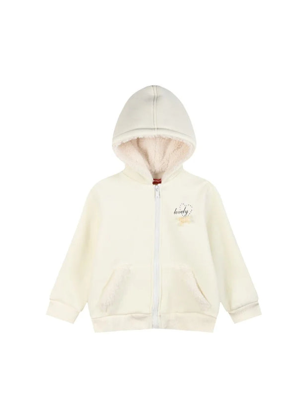 Παιδικό φούτερ ζακέτα με κουκούλα σε εκρού χρώμα, διακοσμημένο με διακριτικό σχέδιο και επένδυση από μαλακή γούνα για ζεστασιά. Διαθέτει φερμουάρ και μπροστινές τσέπες, ιδανικό για casual και άνετες εμφανίσεις