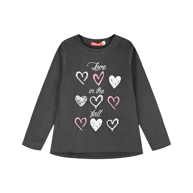 Παιδική μπλούζα με μακρύ μανίκι σε μαύρο χρώμα, με σχέδια από ροζ και λευκές καρδιές και το μήνυμα 'Love in the fall'. Άνετη και μοντέρνα επιλογή για casual φθινοπωρινές εμφανίσεις.