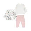 Σετ βρεφικών ρούχων για κορίτσι με τρία κομμάτια: λευκή μπλούζα με σχέδιο δέντρο και ζώα, ζακέτα με φλοράλ μοτίβο και ροζ παντελόνι από μαλακό ύφασμα. Ιδανικό για άνεση και στυλ στις καθημερινές εμφανίσεις
