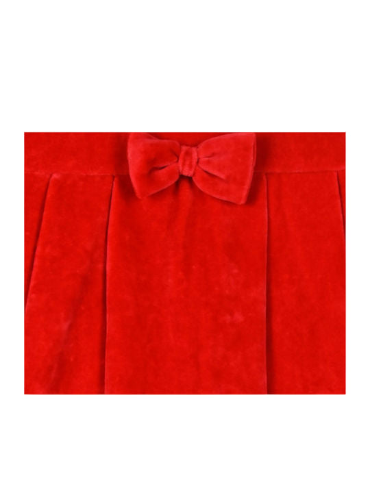 Λεπτομέρεια από το βελούδινο ύφασμα και τον φιόγκο του παιδικού φορέματος Energiers