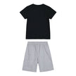 Πίσω όψη παιδικού σετ με μαύρο μπλουζάκι και γκρι σορτς